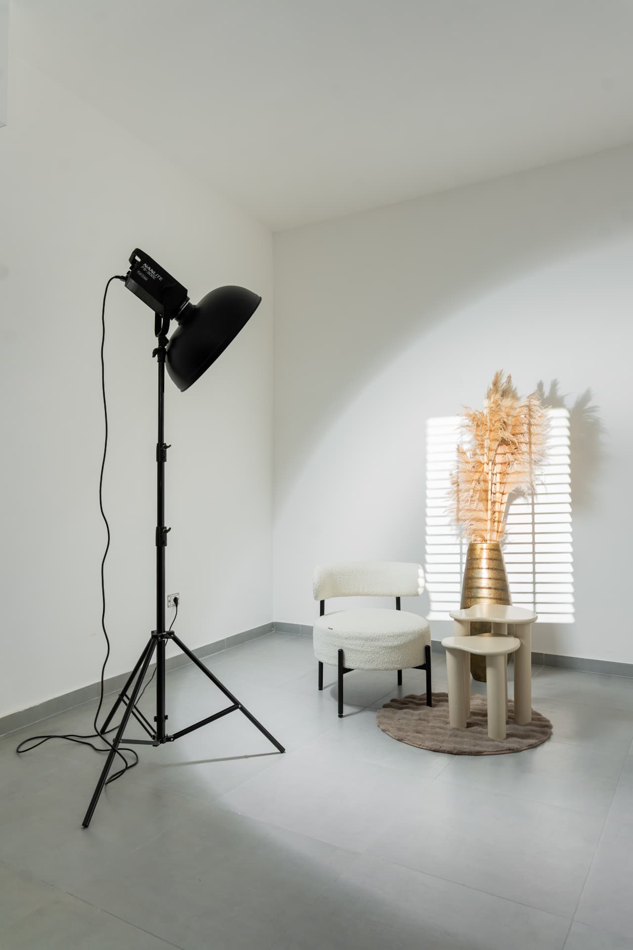 Angolo relax con poltrona e luce naturale