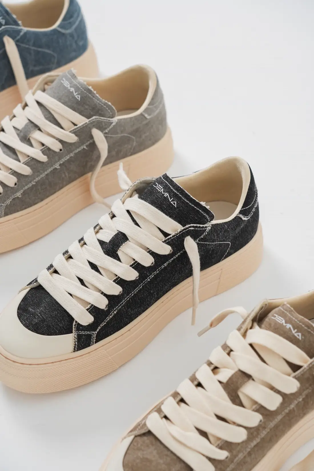 Still life di sneakers in tessuto